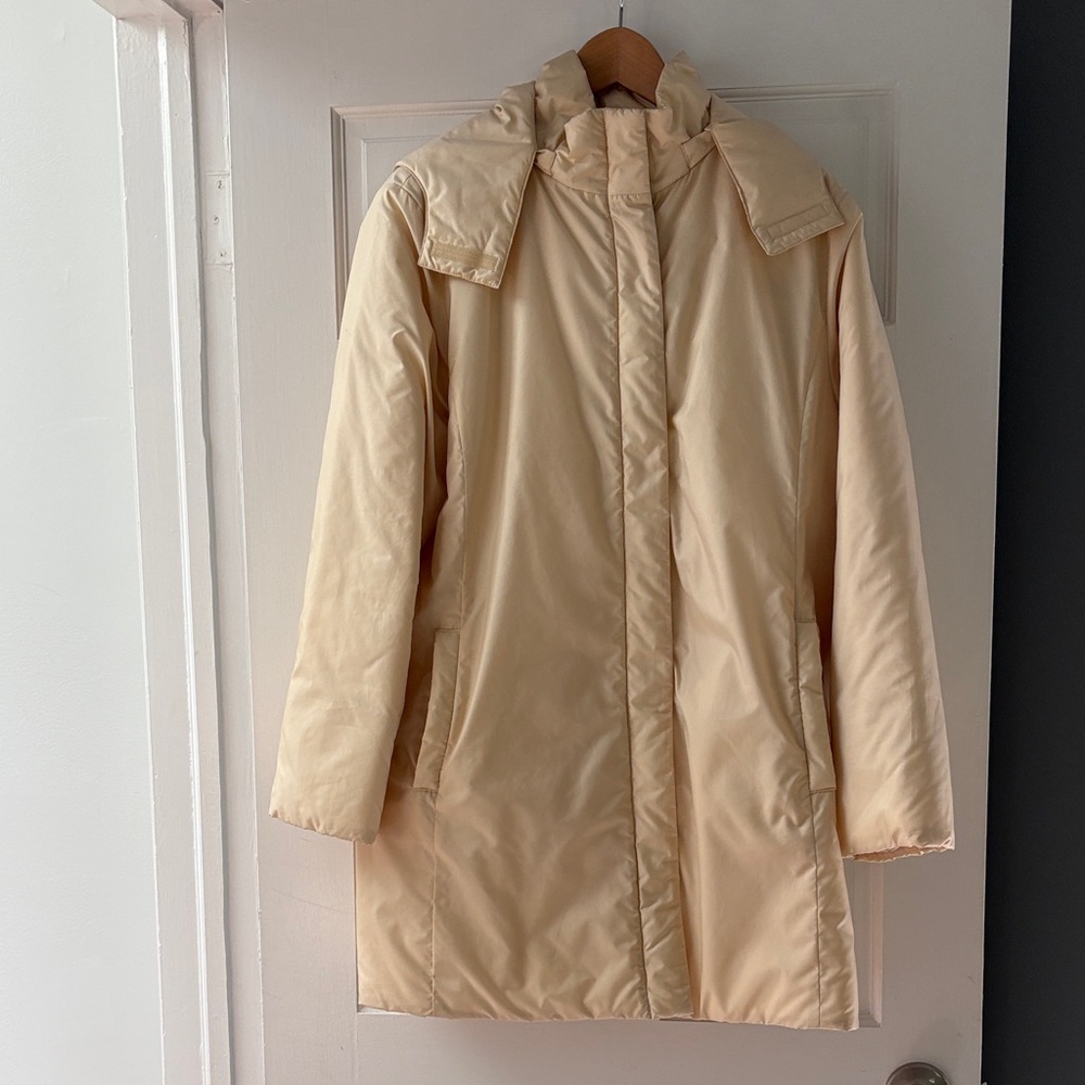Uniqlo Women's Beige Puffer Jacket